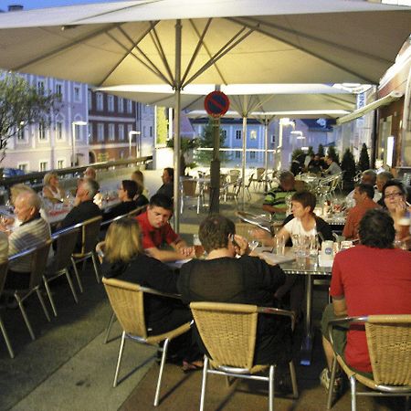 Hotel Vinothek Schwarzer Adler 오텐스하임 외부 사진