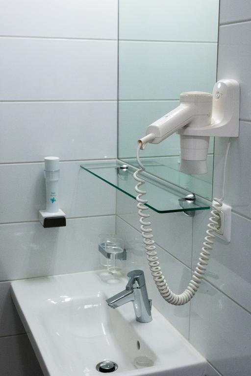 Hotel Vinothek Schwarzer Adler 오텐스하임 객실 사진