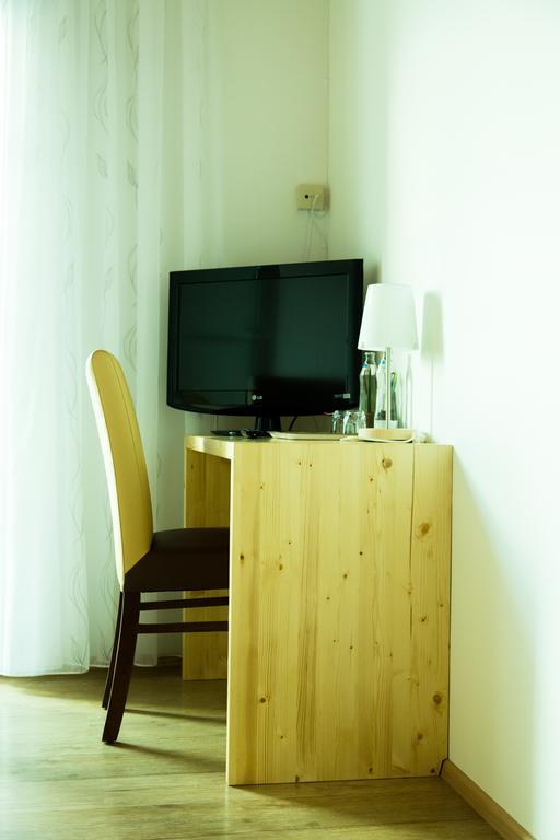 Hotel Vinothek Schwarzer Adler 오텐스하임 외부 사진