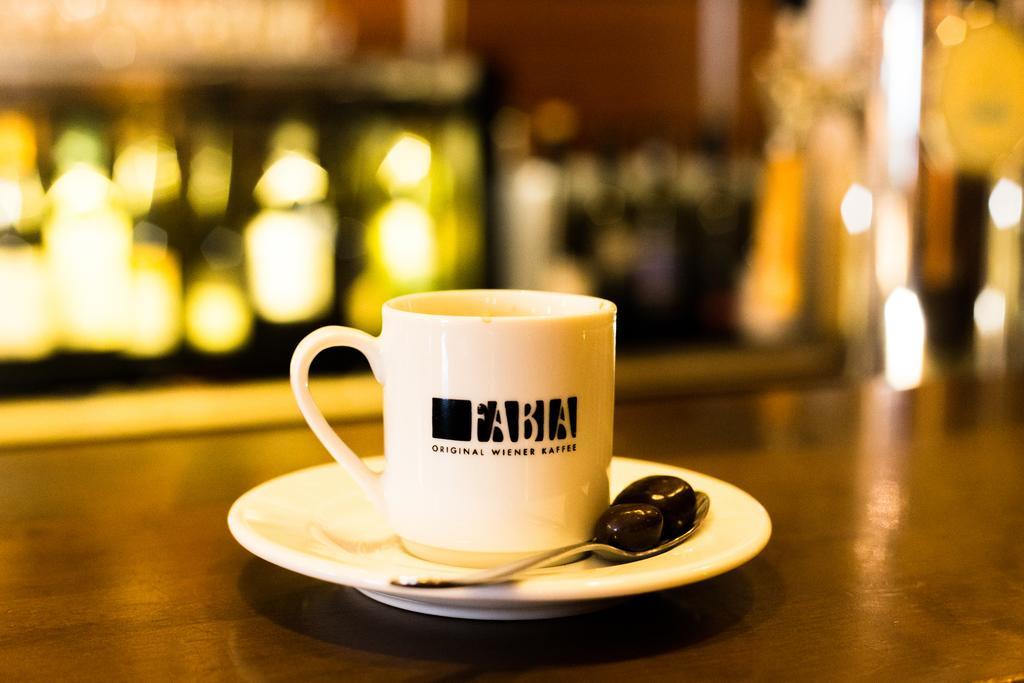 Hotel Vinothek Schwarzer Adler 오텐스하임 외부 사진