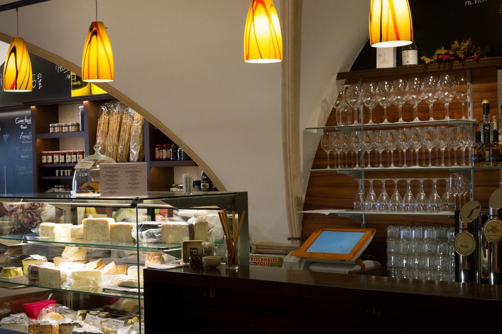 Hotel Vinothek Schwarzer Adler 오텐스하임 외부 사진