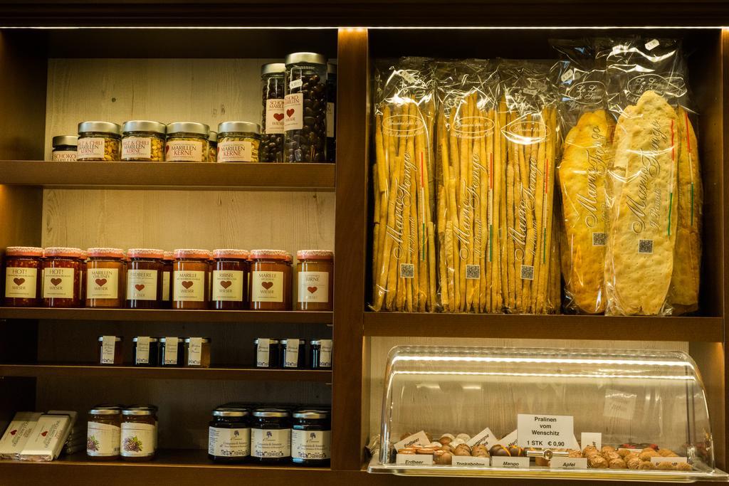 Hotel Vinothek Schwarzer Adler 오텐스하임 외부 사진