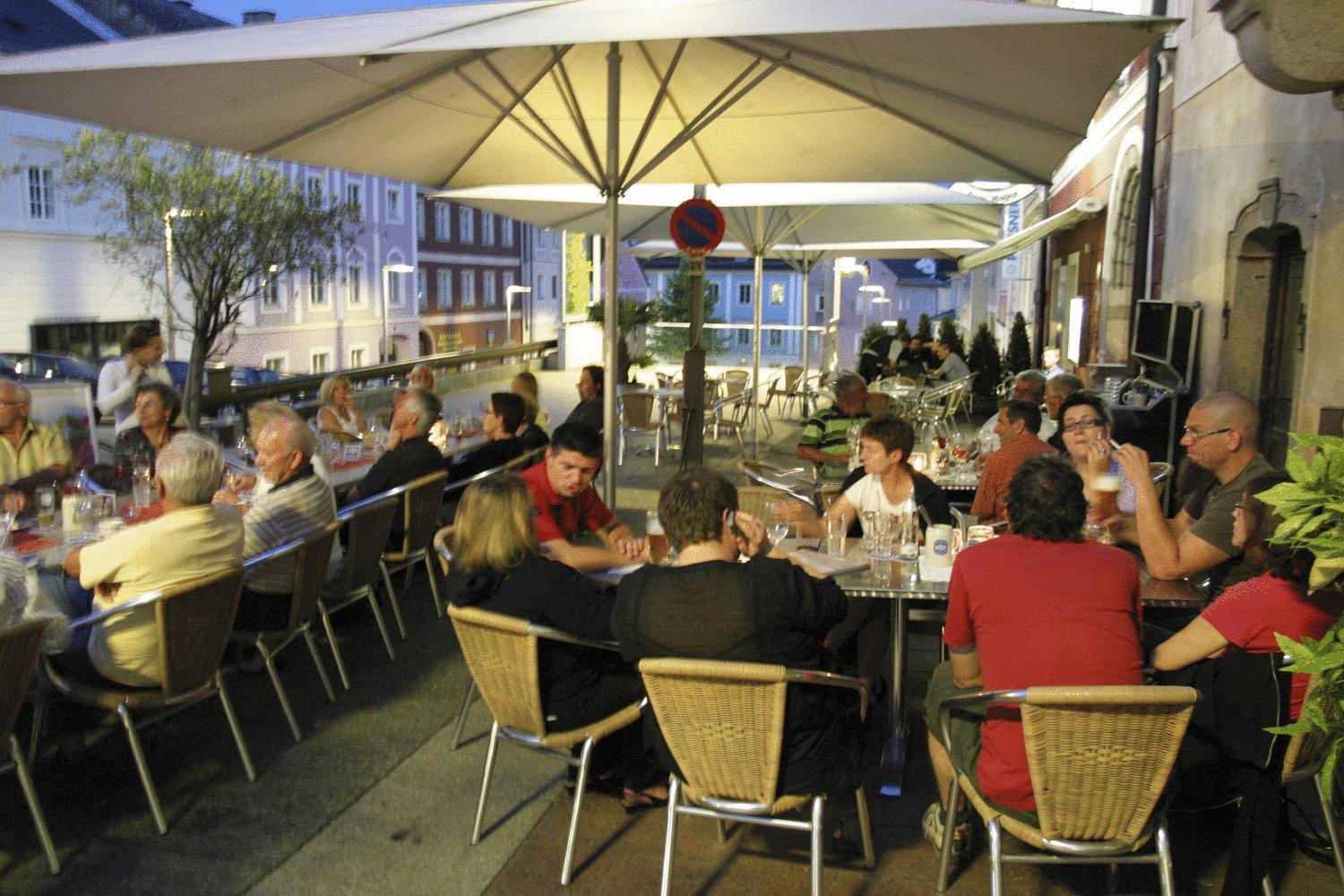 Hotel Vinothek Schwarzer Adler 오텐스하임 외부 사진
