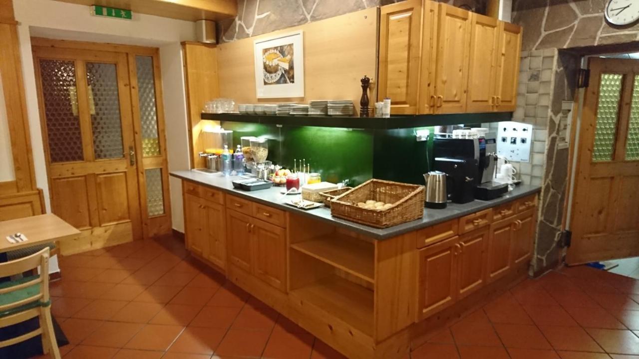 Hotel Vinothek Schwarzer Adler 오텐스하임 외부 사진